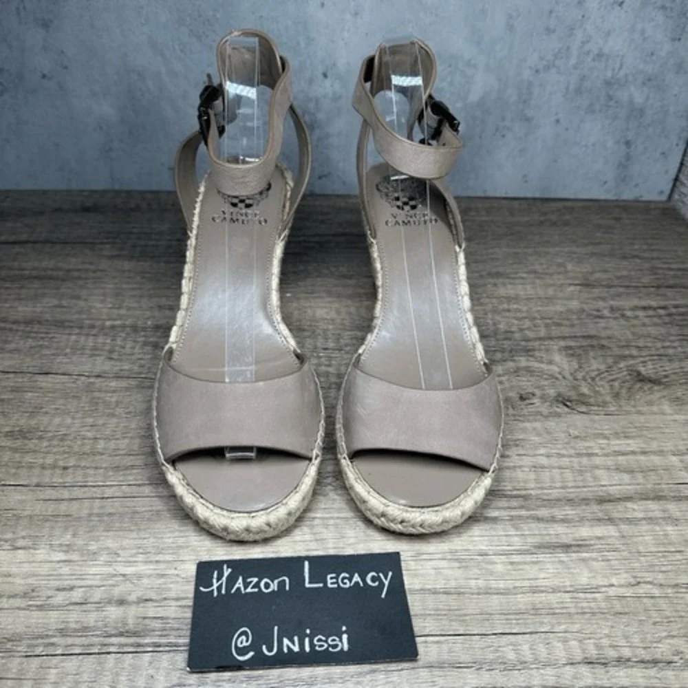 Vince Camuto~Women's~Heel Wedge Open Toe~VP-Tesa Tauplicious Elko Nubuck~Size 9M